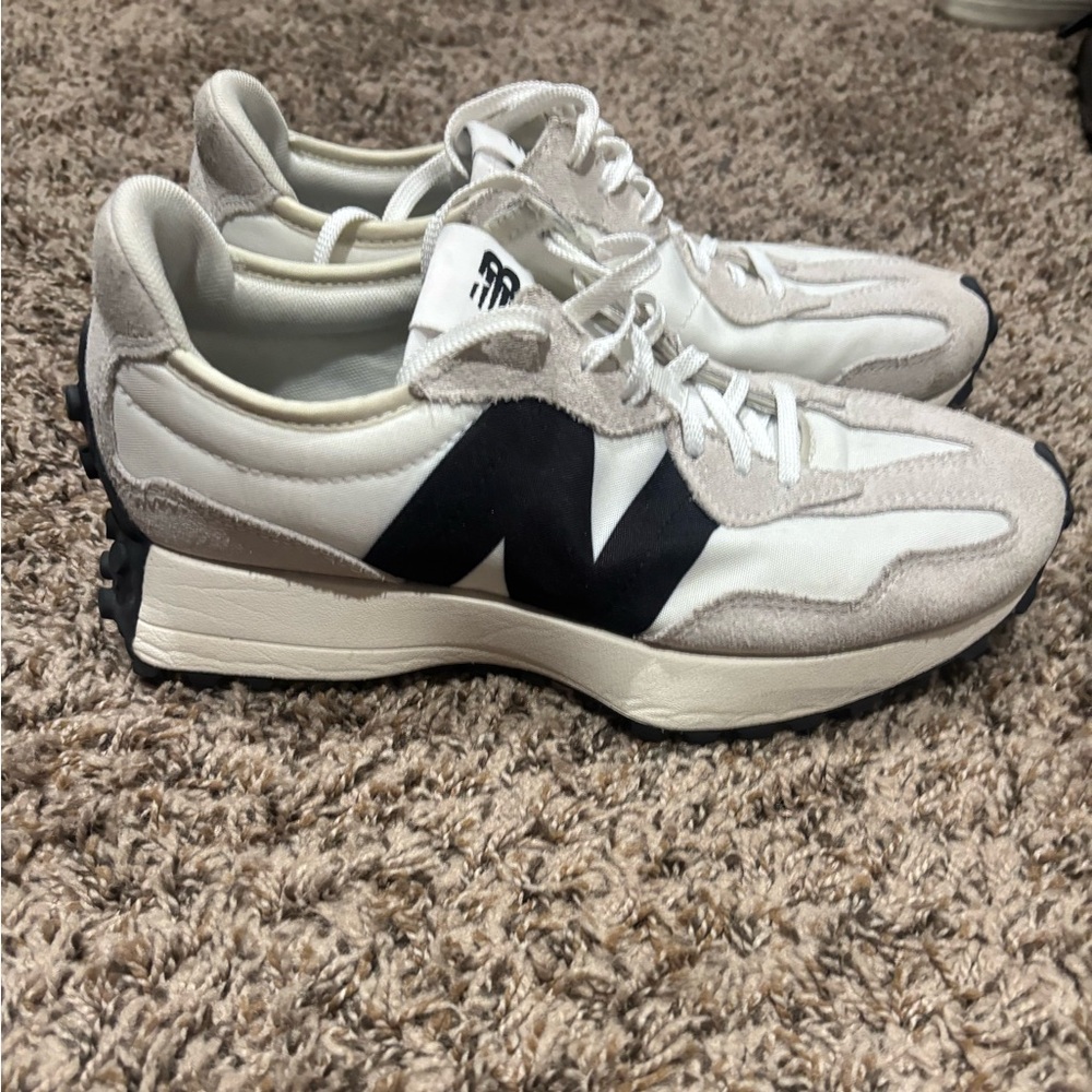 New Balance women’s 327